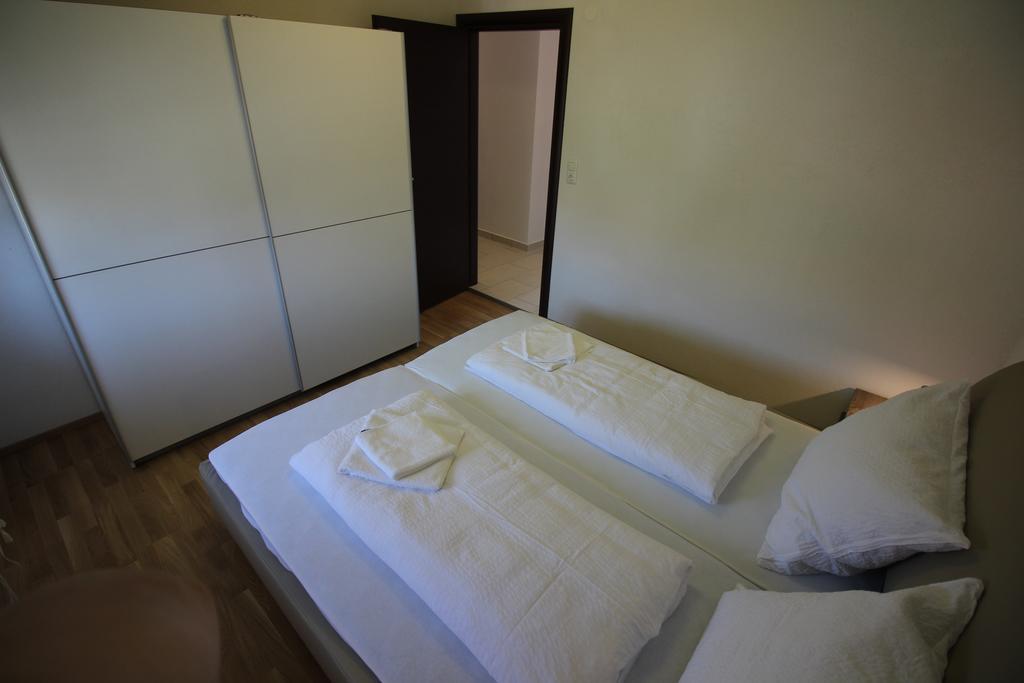 Apartments Manda Novi Vinodolski Bagian luar foto